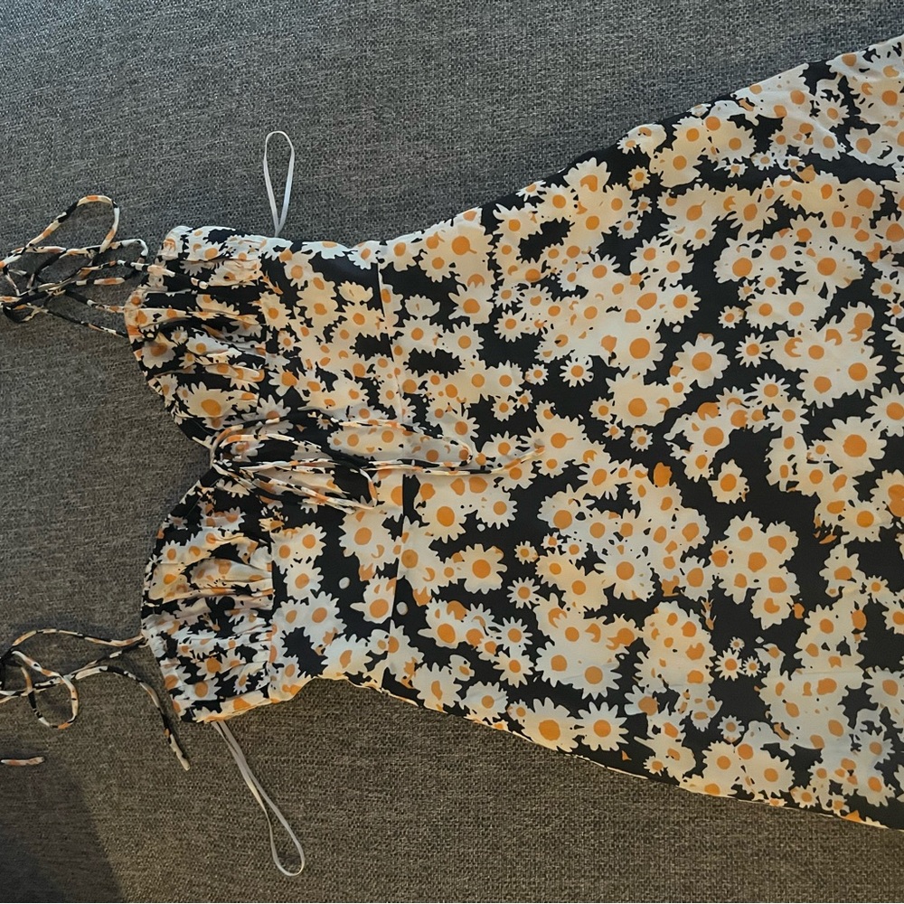 REALISATION PAR DEVON FLOWER POWER DRESS